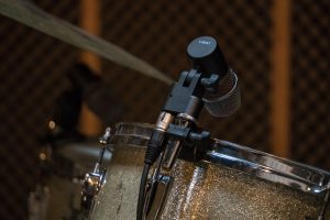 mikrofony jako příslušenství pro bicí
